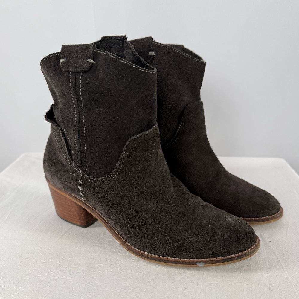 Dolce Vita‎ Pull On Suede Boots in Chocolate Brown size 10